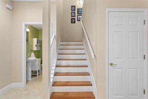 Townhouse in Gulfport, Florida 3 bedrooms, 216.65 sq.m. № 1556584 - photo 20