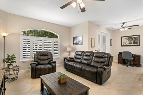 Townhouse in Gulfport, Florida 3 bedrooms, 216.65 sq.m. № 1556584 - photo 18