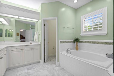 Townhouse in Gulfport, Florida 3 bedrooms, 216.65 sq.m. № 1556584 - photo 26