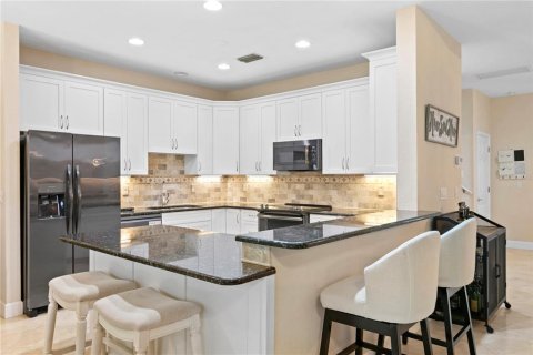 Townhouse in Gulfport, Florida 3 bedrooms, 216.65 sq.m. № 1556584 - photo 14