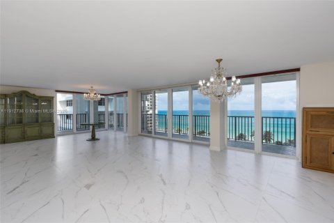 Condo in Fort Lauderdale, Florida, 3 bedrooms № 1971144 - photo 7