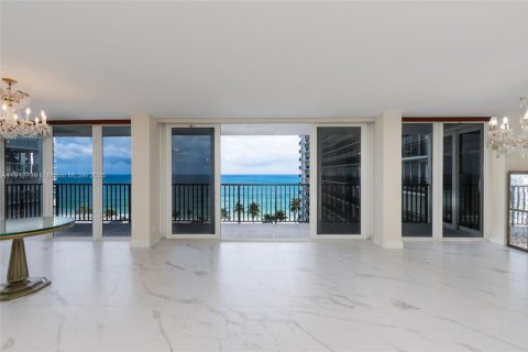 Condo in Fort Lauderdale, Florida, 3 bedrooms № 1971144 - photo 6