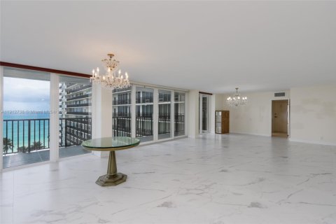 Condo in Fort Lauderdale, Florida, 3 bedrooms № 1971144 - photo 13