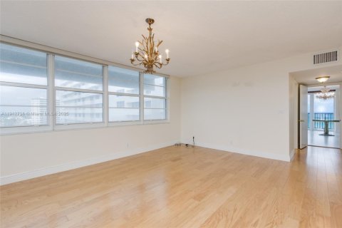 Condo in Fort Lauderdale, Florida, 3 bedrooms № 1971144 - photo 27