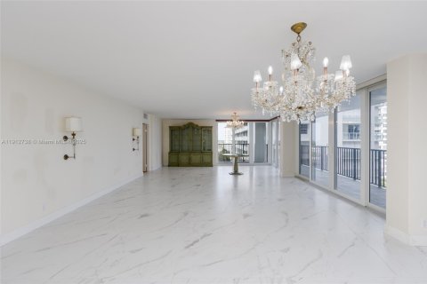 Condo in Fort Lauderdale, Florida, 3 bedrooms № 1971144 - photo 11