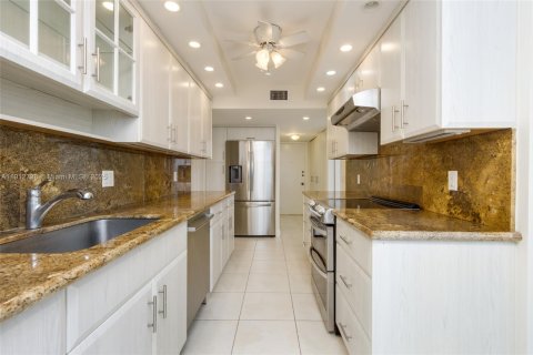 Condo in Fort Lauderdale, Florida, 3 bedrooms № 1971144 - photo 19