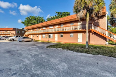 Кондоминиум с 2 спальнями в Дейви, Флорида № 2004329