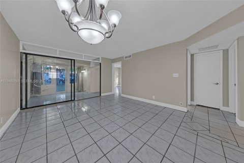 Condominio en venta en Davie, Florida, 2 dormitorios, 83.61 m2 № 2004329 - foto 4