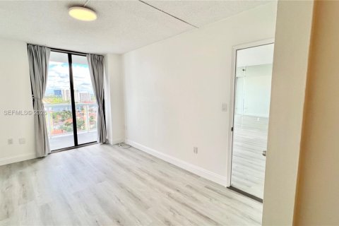 Condo in Aventura, Florida, 2 bedrooms  № 2182125 - photo 17