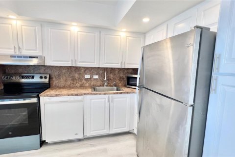 Condo in Aventura, Florida, 2 bedrooms  № 2182125 - photo 25