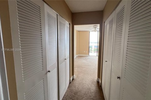 Condo in Aventura, Florida, 2 bedrooms  № 2182125 - photo 12