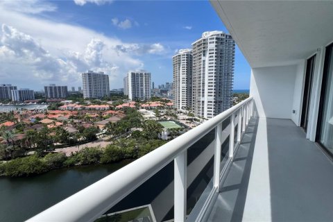 Condo in Aventura, Florida, 2 bedrooms  № 2182125 - photo 3