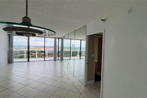 Condo in Aventura, Florida, 2 bedrooms  № 2182125 - photo 10