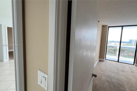 Condo in Aventura, Florida, 2 bedrooms  № 2182125 - photo 9