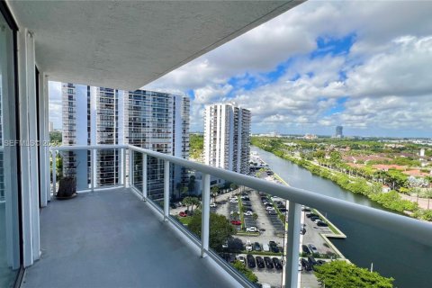 Condo in Aventura, Florida, 2 bedrooms  № 2182125 - photo 24