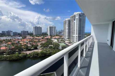 Condo in Aventura, Florida, 2 bedrooms  № 2182125 - photo 6