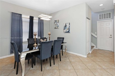 House in Homestead, Florida 3 bedrooms, 191.19 sq.m. № 1863184 - photo 11