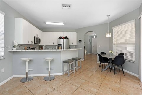 House in Homestead, Florida 3 bedrooms, 191.19 sq.m. № 1863184 - photo 17