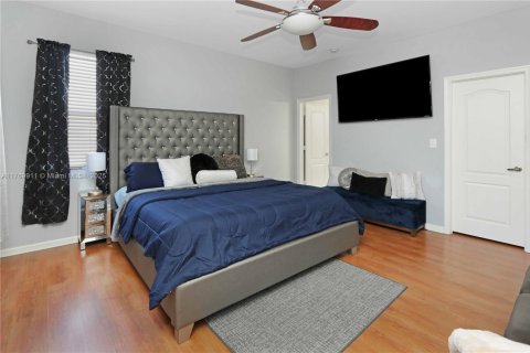 House in Homestead, Florida 3 bedrooms, 191.19 sq.m. № 1863184 - photo 24