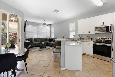 House in Homestead, Florida 3 bedrooms, 191.19 sq.m. № 1863184 - photo 18