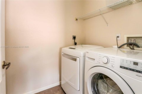 House in Homestead, Florida 3 bedrooms, 191.19 sq.m. № 1863184 - photo 29
