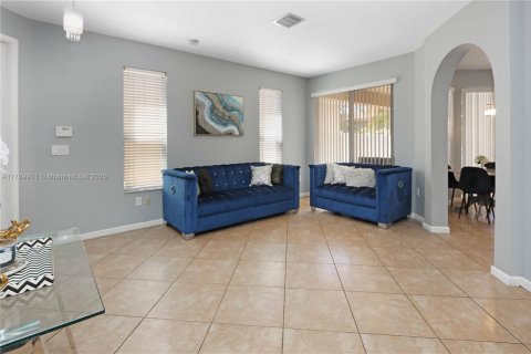 House in Homestead, Florida 3 bedrooms, 191.19 sq.m. № 1863184 - photo 7