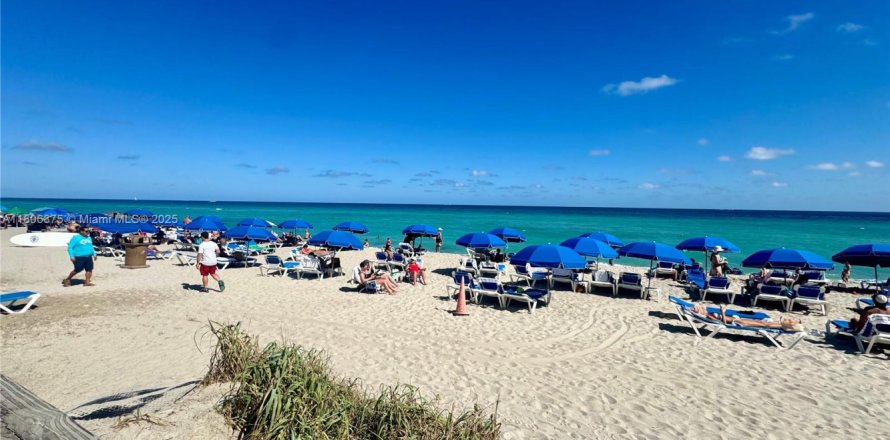 Studio à Condo à Sunny Isles Beach, Floride № 1739547