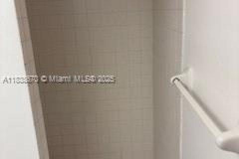 Снять в аренду кондоминиум в Майами, Флорида 2 спальни, 85.19м2, № 1958374 - фото 29