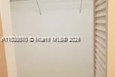 Снять в аренду кондоминиум в Майами, Флорида 2 спальни, 85.19м2, № 1958374 - фото 10