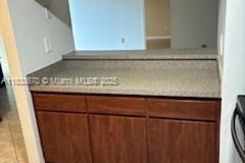 Снять в аренду кондоминиум в Майами, Флорида 2 спальни, 85.19м2, № 1958374 - фото 23