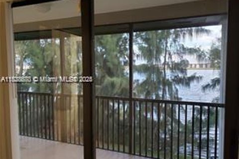 Снять в аренду кондоминиум в Майами, Флорида 2 спальни, 85.19м2, № 1958374 - фото 1