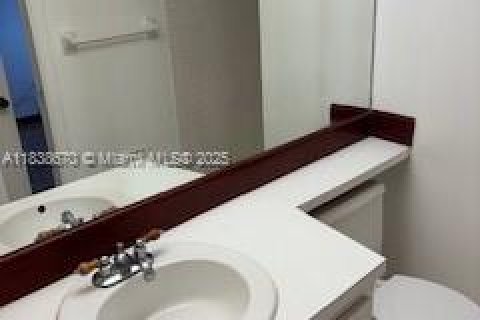 Снять в аренду кондоминиум в Майами, Флорида 2 спальни, 85.19м2, № 1958374 - фото 28