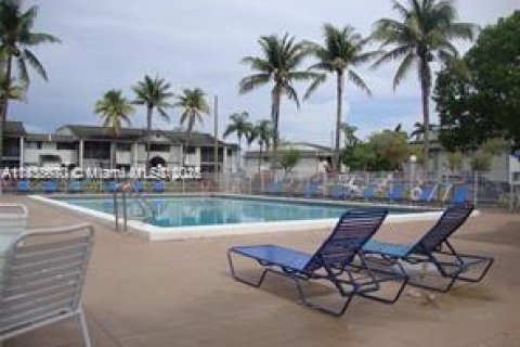Снять в аренду кондоминиум в Майами, Флорида 2 спальни, 85.19м2, № 1958374 - фото 14