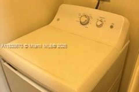 Снять в аренду кондоминиум в Майами, Флорида 2 спальни, 85.19м2, № 1958374 - фото 22