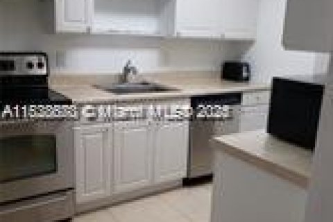 Снять в аренду кондоминиум в Майами, Флорида 2 спальни, 85.19м2, № 1958374 - фото 4