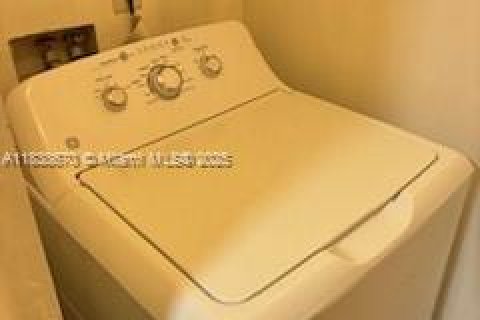 Снять в аренду кондоминиум в Майами, Флорида 2 спальни, 85.19м2, № 1958374 - фото 21