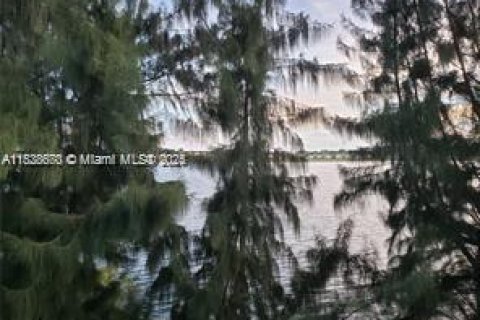 Снять в аренду кондоминиум в Майами, Флорида 2 спальни, 85.19м2, № 1958374 - фото 3