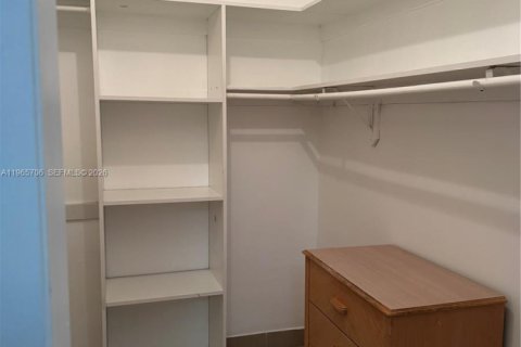 Снять в аренду коммерческую недвижимость в Майами, Флорида 1 спальня, 65.03м2, № 2027361 - фото 18