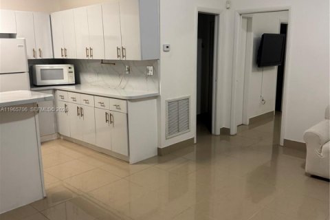 Снять в аренду коммерческую недвижимость в Майами, Флорида 1 спальня, 65.03м2, № 2027361 - фото 6