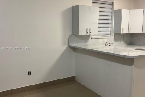 Снять в аренду коммерческую недвижимость в Майами, Флорида 1 спальня, 65.03м2, № 2027361 - фото 5