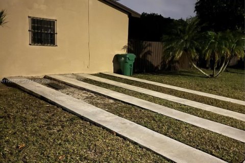 Снять в аренду коммерческую недвижимость в Майами, Флорида 1 спальня, 65.03м2, № 2027361 - фото 20