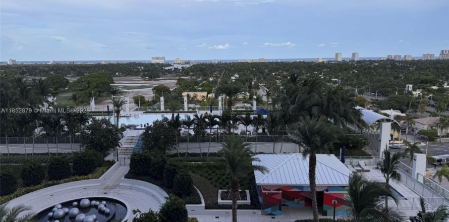 Condominio en Hollywood, Florida, 2 dormitorios № 1874836
