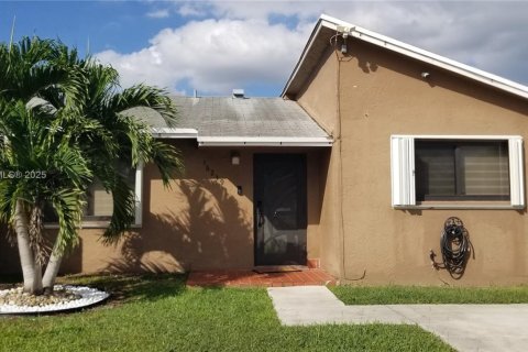 House in Homestead, Florida 2 bedrooms, 95.5 sq.m. № 1964747 - photo 1