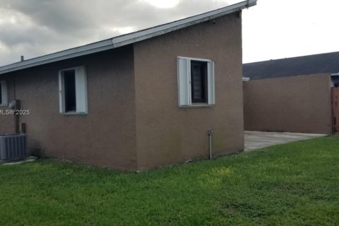 House in Homestead, Florida 2 bedrooms, 95.5 sq.m. № 1964747 - photo 25