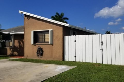 House in Homestead, Florida 2 bedrooms, 95.5 sq.m. № 1964747 - photo 12
