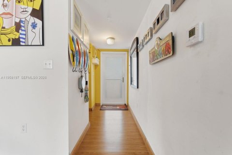 Condominio en Miami Beach, Florida, 1 dormitorio  № 2020682