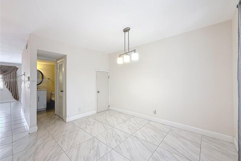 Casa en alquiler en Sunrise, Florida, 3 dormitorios, 118.54 m2 № 1802831 - foto 24