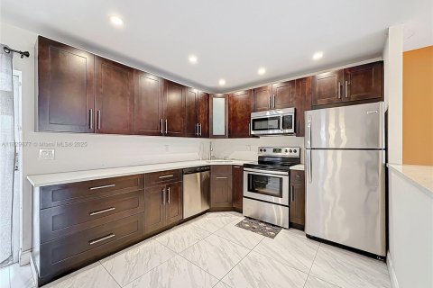 Casa en alquiler en Sunrise, Florida, 3 dormitorios, 118.54 m2 № 1802831 - foto 16