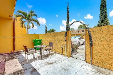 Casa en alquiler en Sunrise, Florida, 3 dormitorios, 118.54 m2 № 1802831 - foto 2