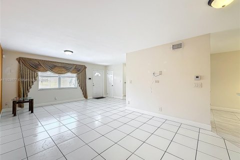 Casa en alquiler en Sunrise, Florida, 3 dormitorios, 118.54 m2 № 1802831 - foto 11
